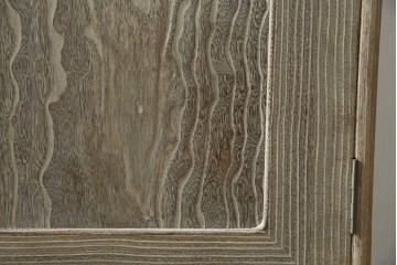 中古　高級品!!　特注デザイン　浮造り仕上げ　加藤隆康作　モダンな雰囲気漂う春日部総桐箪笥　(R-083302)