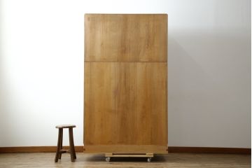 中古　高級品!!　特注デザイン　浮造り仕上げ　加藤隆康作　モダンな雰囲気漂う春日部総桐箪笥(並厚、四方丸、総桐たんす、衣装箪笥、収納箪笥、着物箪笥、引き出し、和箪笥)(R-083302)