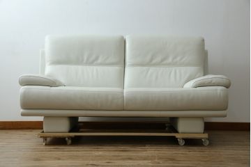 中古　超美品!!　カリモク家具(karimoku)　domani(ドマーニ)　Excel-Life(エクセルライフ)　本革(レザー)　上品でモダンなデザインの2人掛けソファ(2P、ラブソファ)(定価約82万円)(R-083303)