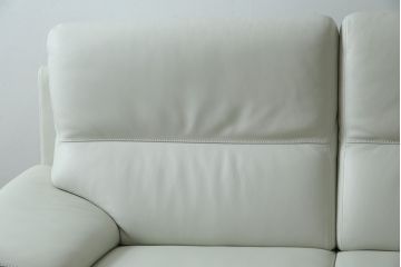中古　超美品!!　カリモク家具(karimoku)　domani(ドマーニ)　Excel-Life(エクセルライフ)　本革(レザー)　上品でモダンなデザインの2人掛けソファ(2P、ラブソファ)(定価約82万円)(R-083303)