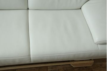 中古　超美品!!　カリモク家具(karimoku)　domani(ドマーニ)　Excel-Life(エクセルライフ)　本革(レザー)　上品でモダンなデザインの2人掛けソファ(2P、ラブソファ)(定価約82万円)(R-083303)