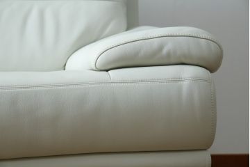 中古　超美品!!　カリモク家具(karimoku)　domani(ドマーニ)　Excel-Life(エクセルライフ)　本革(レザー)　上品でモダンなデザインの2人掛けソファ(2P、ラブソファ)(定価約82万円)(R-083303)