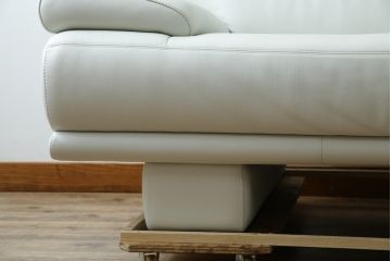 中古　超美品!!　カリモク家具(karimoku)　domani(ドマーニ)　Excel-Life(エクセルライフ)　本革(レザー)　上品でモダンなデザインの2人掛けソファ(2P、ラブソファ)(定価約82万円)(R-083303)