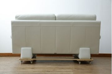 中古　超美品!!　カリモク家具(karimoku)　domani(ドマーニ)　Excel-Life(エクセルライフ)　本革(レザー)　上品でモダンなデザインの2人掛けソファ(2P、ラブソファ)(定価約82万円)(R-083303)