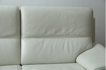 中古　超美品!!　カリモク家具(karimoku)　domani(ドマーニ)　Excel-Life(エクセルライフ)　本革(レザー)　上品でモダンなデザインの2人掛けソファ　定価約82万円相当　(R-083303)