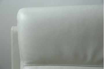 中古　超美品!!　カリモク家具(karimoku)　domani(ドマーニ)　Excel-Life(エクセルライフ)　本革(レザー)　上品でモダンなデザインの2人掛けソファ　定価約82万円相当　(R-083303)