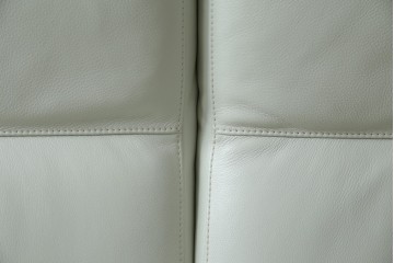 中古　超美品!!　カリモク家具(karimoku)　domani(ドマーニ)　Excel-Life(エクセルライフ)　本革(レザー)　上品でモダンなデザインの2人掛けソファ　定価約82万円相当　(R-083303)