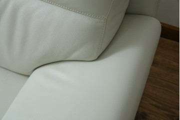 中古　超美品!!　カリモク家具(karimoku)　domani(ドマーニ)　Excel-Life(エクセルライフ)　本革(レザー)　上品でモダンなデザインの2人掛けソファ　定価約82万円相当　(R-083303)