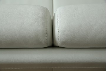 中古　超美品!!　カリモク家具(karimoku)　domani(ドマーニ)　Excel-Life(エクセルライフ)　本革(レザー)　上品でモダンなデザインの2人掛けソファ　定価約82万円相当　(R-083303)