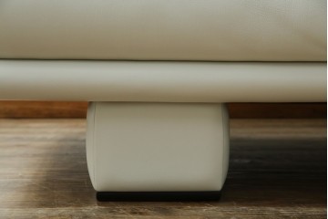 中古　超美品!!　カリモク家具(karimoku)　domani(ドマーニ)　Excel-Life(エクセルライフ)　本革(レザー)　上品でモダンなデザインの2人掛けソファ　定価約82万円相当　(R-083303)