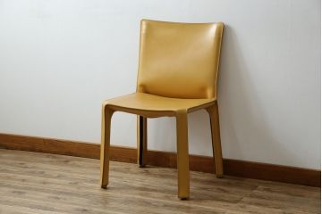 中古　美品　Cassina(カッシーナ)　412　CAB(キャブ)　MARIO BELLINI(マリオベリーニ)　シンプルモダンな空間づくりに活躍するアームレスチェア(ダイニングチェア、椅子、イス)(定価約24万円)(R-083305)