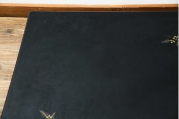 中古　民芸家具　高級品　総漆塗り　金彩秋草蒔絵　小振りサイズが珍しい!淑やかな佇まいの座卓(ローテーブル、センターテーブル、リビングテーブル)(R-083307)
