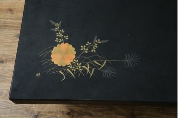 中古　民芸家具　高級品　総漆塗り　金彩秋草蒔絵　小振りサイズが珍しい!淑やかな佇まいの座卓(ローテーブル、センターテーブル、リビングテーブル)(R-083307)
