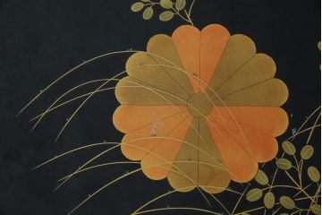 中古　民芸家具　高級品　総漆塗り　金彩秋草蒔絵　小振りサイズが珍しい!淑やかな佇まいの座卓(ローテーブル、センターテーブル、リビングテーブル)(R-083307)