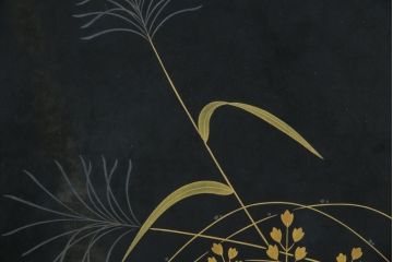 中古　民芸家具　高級品　総漆塗り　金彩秋草蒔絵　小振りサイズが珍しい!淑やかな佇まいの座卓(ローテーブル、センターテーブル、リビングテーブル)(R-083307)