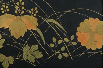 中古　民芸家具　高級品　総漆塗り　金彩秋草蒔絵　小振りサイズが珍しい!淑やかな佇まいの座卓(ローテーブル、センターテーブル、リビングテーブル)(R-083307)