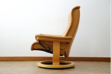 中古　EKORNES(エコーネス)　ロイヤルシリーズ　本革(レザー)　極上のくつろぎの時間を演出するストレスレスチェア+オットマンのセット(クラシックベース、アームチェア、リクライニングチェア、椅子、イス、1人掛けソファ、1Pソファ、フットスツール、北欧)(定価約46万円)(R-083308)