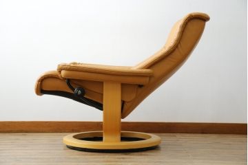 中古　EKORNES(エコーネス)　ロイヤルシリーズ　本革(レザー)　極上のくつろぎの時間を演出するストレスレスチェア+オットマンのセット(クラシックベース、アームチェア、リクライニングチェア、椅子、イス、1人掛けソファ、1Pソファ、フットスツール、北欧)(定価約46万円)(R-083308)