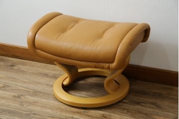中古　EKORNES(エコーネス)　ロイヤルシリーズ　本革(レザー)　極上のくつろぎの時間を演出するストレスレスチェア+オットマンのセット(クラシックベース、アームチェア、リクライニングチェア、椅子、イス、1人掛けソファ、1Pソファ、フットスツール、北欧)(定価約46万円)(R-083308)