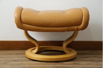 中古　EKORNES(エコーネス)　ロイヤルシリーズ　本革(レザー)　極上のくつろぎの時間を演出するストレスレスチェア+オットマンのセット(クラシックベース、アームチェア、リクライニングチェア、椅子、イス、1人掛けソファ、1Pソファ、フットスツール、北欧)(定価約46万円)(R-083308)
