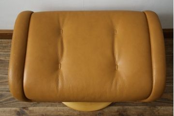 中古　EKORNES(エコーネス)　ロイヤルシリーズ　本革(レザー)　極上のくつろぎの時間を演出するストレスレスチェア+オットマンのセット(クラシックベース、アームチェア、リクライニングチェア、椅子、イス、1人掛けソファ、1Pソファ、フットスツール、北欧)(定価約46万円)(R-083308)