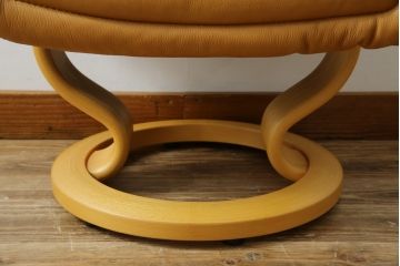 中古　EKORNES(エコーネス)　ロイヤルシリーズ　本革(レザー)　極上のくつろぎの時間を演出するストレスレスチェア+オットマンのセット(クラシックベース、アームチェア、リクライニングチェア、椅子、イス、1人掛けソファ、1Pソファ、フットスツール、北欧)(定価約46万円)(R-083308)