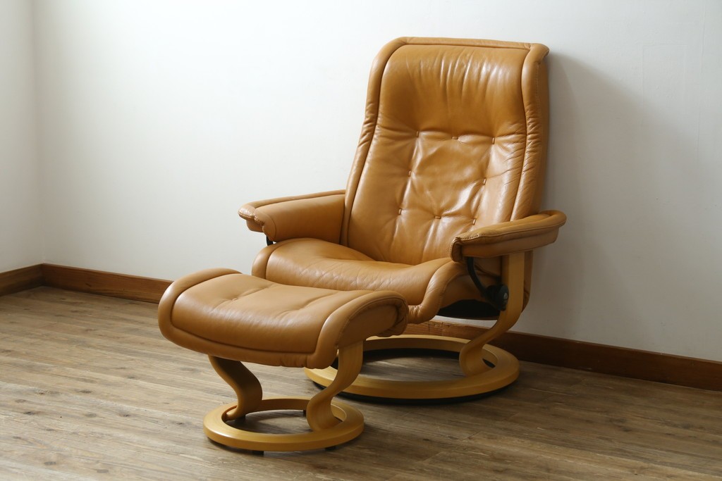 中古　EKORNES(エコーネス)　ロイヤルシリーズ　本革(レザー)　極上のくつろぎの時間を演出するストレスレスチェア+オットマンのセット　定価約46万円　(R-083308)