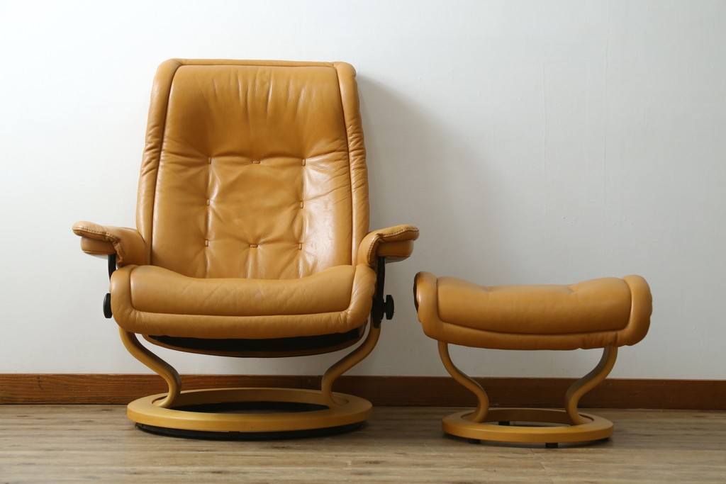 中古　EKORNES(エコーネス)　ロイヤルシリーズ　本革(レザー)　極上のくつろぎの時間を演出するストレスレスチェア+オットマンのセット　定価約46万円　(R-083308)