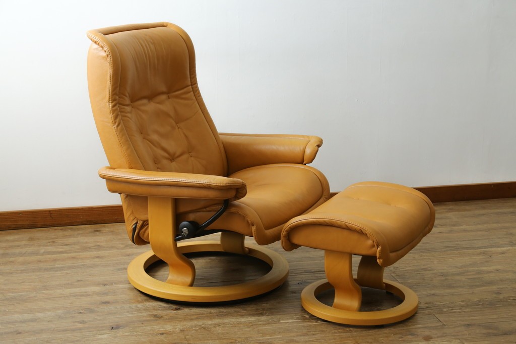 中古　EKORNES(エコーネス)　ロイヤルシリーズ　本革(レザー)　極上のくつろぎの時間を演出するストレスレスチェア+オットマンのセット　定価約46万円　(R-083308)