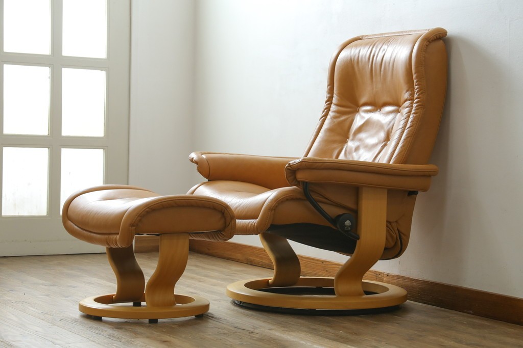 中古　EKORNES(エコーネス)　ロイヤルシリーズ　本革(レザー)　極上のくつろぎの時間を演出するストレスレスチェア+オットマンのセット　定価約46万円　(R-083308)