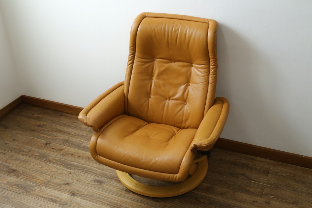 中古　EKORNES(エコーネス)　ロイヤルシリーズ　本革(レザー)　極上のくつろぎの時間を演出するストレスレスチェア+オットマンのセット　定価約46万円　(R-083308)