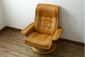 中古　EKORNES(エコーネス)　ロイヤルシリーズ　本革(レザー)　極上のくつろぎの時間を演出するストレスレスチェア+オットマンのセット　定価約46万円　(R-083308)