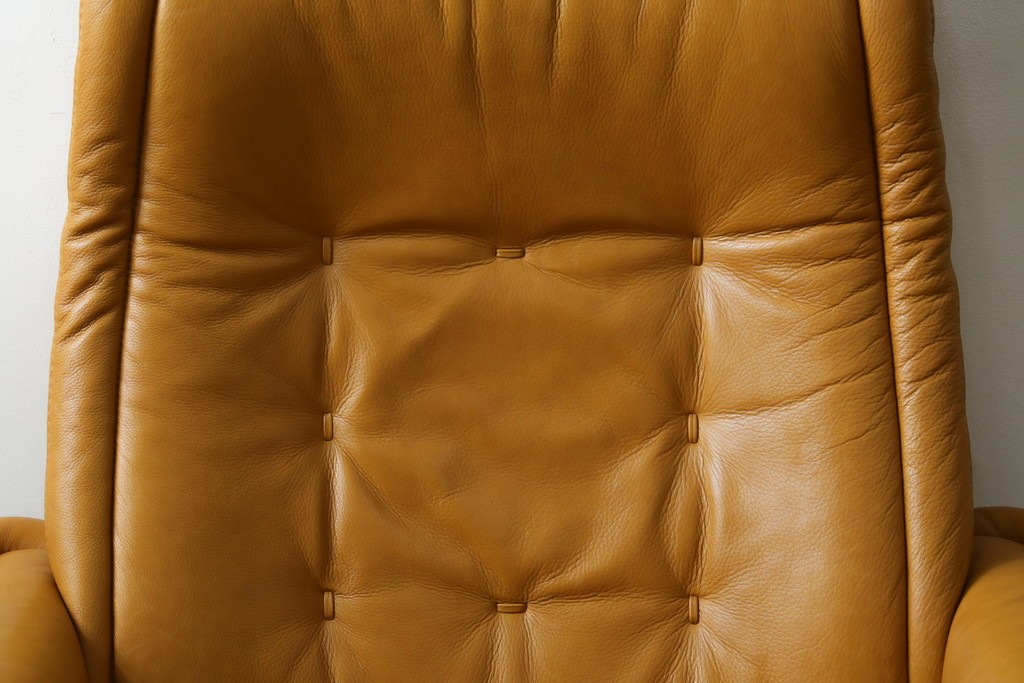 中古　EKORNES(エコーネス)　ロイヤルシリーズ　本革(レザー)　極上のくつろぎの時間を演出するストレスレスチェア+オットマンのセット　定価約46万円　(R-083308)