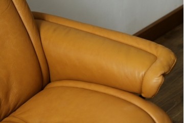 中古　EKORNES(エコーネス)　ロイヤルシリーズ　本革(レザー)　極上のくつろぎの時間を演出するストレスレスチェア+オットマンのセット　定価約46万円　(R-083308)