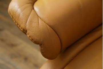 中古　EKORNES(エコーネス)　ロイヤルシリーズ　本革(レザー)　極上のくつろぎの時間を演出するストレスレスチェア+オットマンのセット　定価約46万円　(R-083308)