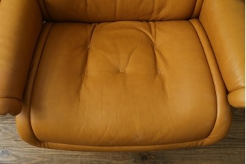 中古　EKORNES(エコーネス)　ロイヤルシリーズ　本革(レザー)　極上のくつろぎの時間を演出するストレスレスチェア+オットマンのセット　定価約46万円　(R-083308)