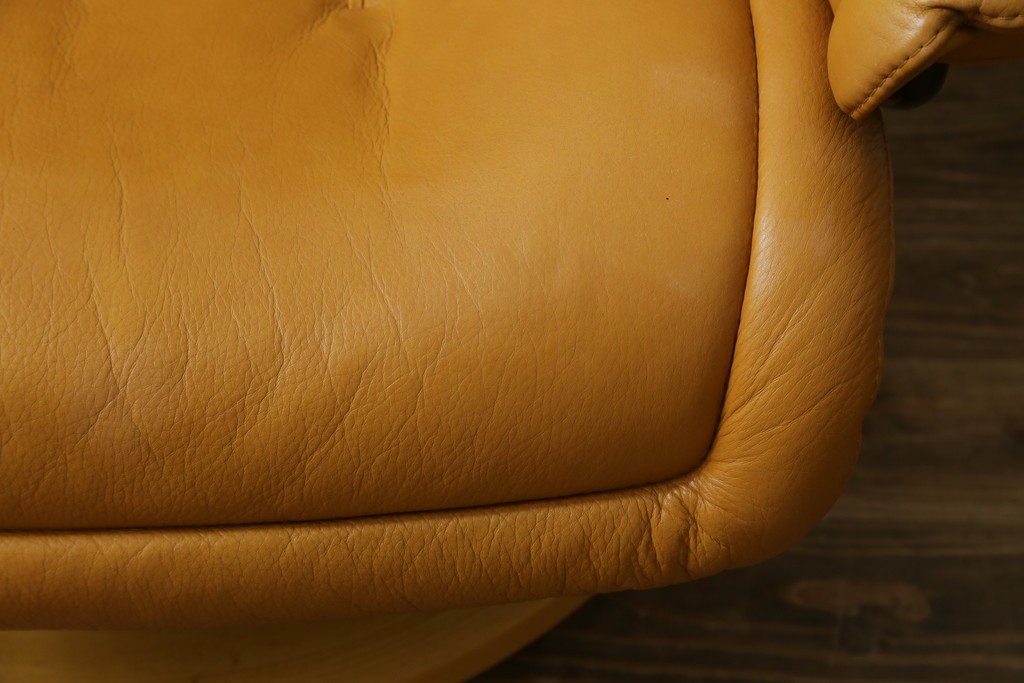 中古　EKORNES(エコーネス)　ロイヤルシリーズ　本革(レザー)　極上のくつろぎの時間を演出するストレスレスチェア+オットマンのセット　定価約46万円　(R-083308)