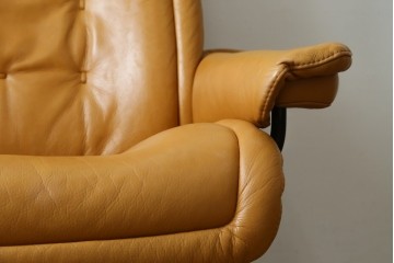 中古　EKORNES(エコーネス)　ロイヤルシリーズ　本革(レザー)　極上のくつろぎの時間を演出するストレスレスチェア+オットマンのセット　定価約46万円　(R-083308)