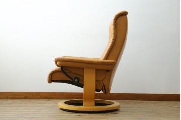 中古　EKORNES(エコーネス)　ロイヤルシリーズ　本革(レザー)　極上のくつろぎの時間を演出するストレスレスチェア+オットマンのセット　定価約46万円　(R-083308)