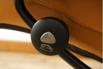 中古　EKORNES(エコーネス)　ロイヤルシリーズ　本革(レザー)　極上のくつろぎの時間を演出するストレスレスチェア+オットマンのセット　定価約46万円　(R-083308)