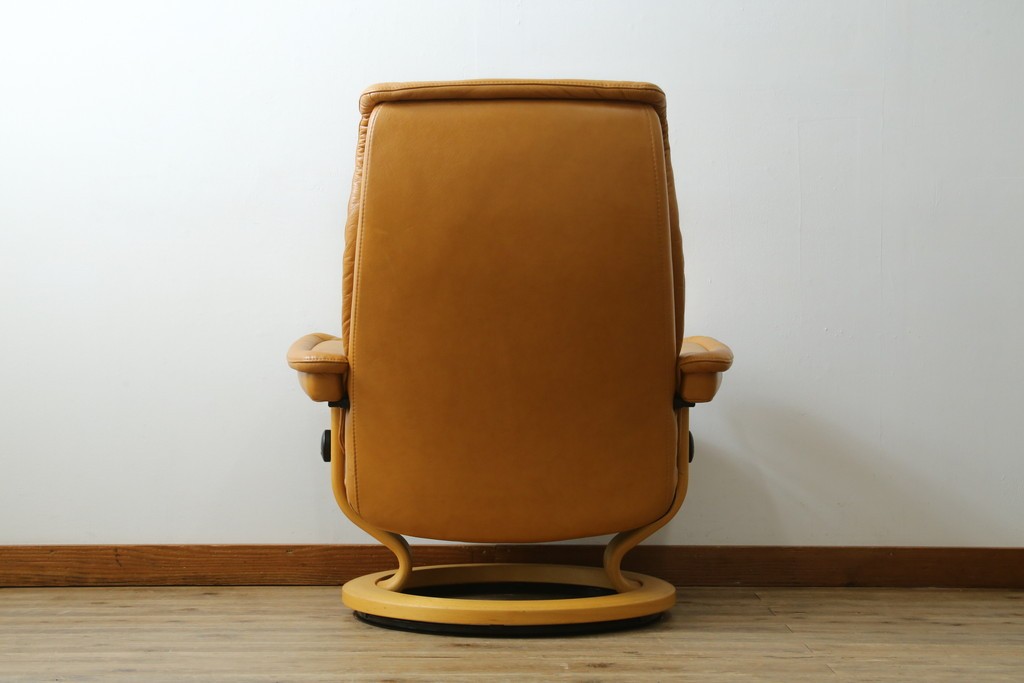 中古　EKORNES(エコーネス)　ロイヤルシリーズ　本革(レザー)　極上のくつろぎの時間を演出するストレスレスチェア+オットマンのセット　定価約46万円　(R-083308)