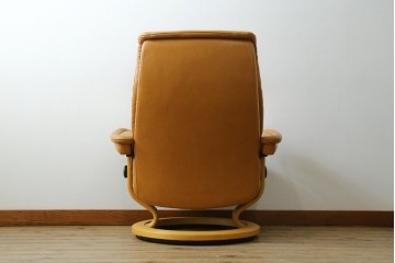 中古　EKORNES(エコーネス)　ロイヤルシリーズ　本革(レザー)　極上のくつろぎの時間を演出するストレスレスチェア+オットマンのセット　定価約46万円　(R-083308)