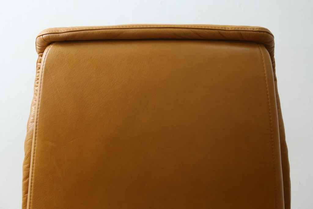 中古　EKORNES(エコーネス)　ロイヤルシリーズ　本革(レザー)　極上のくつろぎの時間を演出するストレスレスチェア+オットマンのセット　定価約46万円　(R-083308)