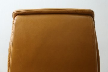 中古　EKORNES(エコーネス)　ロイヤルシリーズ　本革(レザー)　極上のくつろぎの時間を演出するストレスレスチェア+オットマンのセット　定価約46万円　(R-083308)