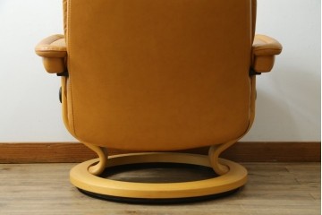 中古　EKORNES(エコーネス)　ロイヤルシリーズ　本革(レザー)　極上のくつろぎの時間を演出するストレスレスチェア+オットマンのセット　定価約46万円　(R-083308)