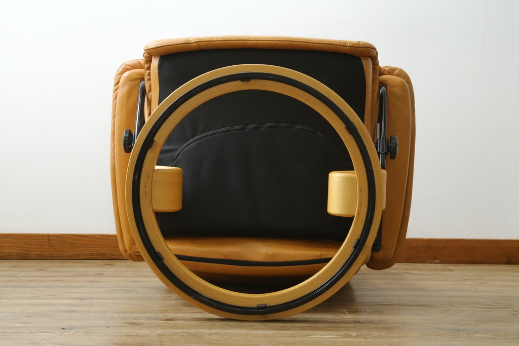 中古　EKORNES(エコーネス)　ロイヤルシリーズ　本革(レザー)　極上のくつろぎの時間を演出するストレスレスチェア+オットマンのセット　定価約46万円　(R-083308)