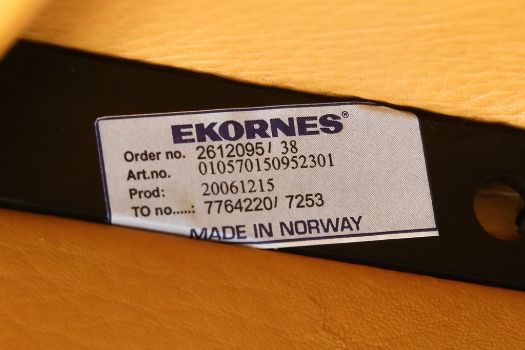 中古　EKORNES(エコーネス)　ロイヤルシリーズ　本革(レザー)　極上のくつろぎの時間を演出するストレスレスチェア+オットマンのセット　定価約46万円　(R-083308)