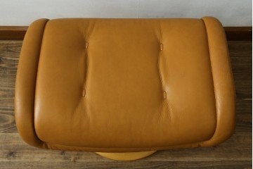 中古　EKORNES(エコーネス)　ロイヤルシリーズ　本革(レザー)　極上のくつろぎの時間を演出するストレスレスチェア+オットマンのセット　定価約46万円　(R-083308)