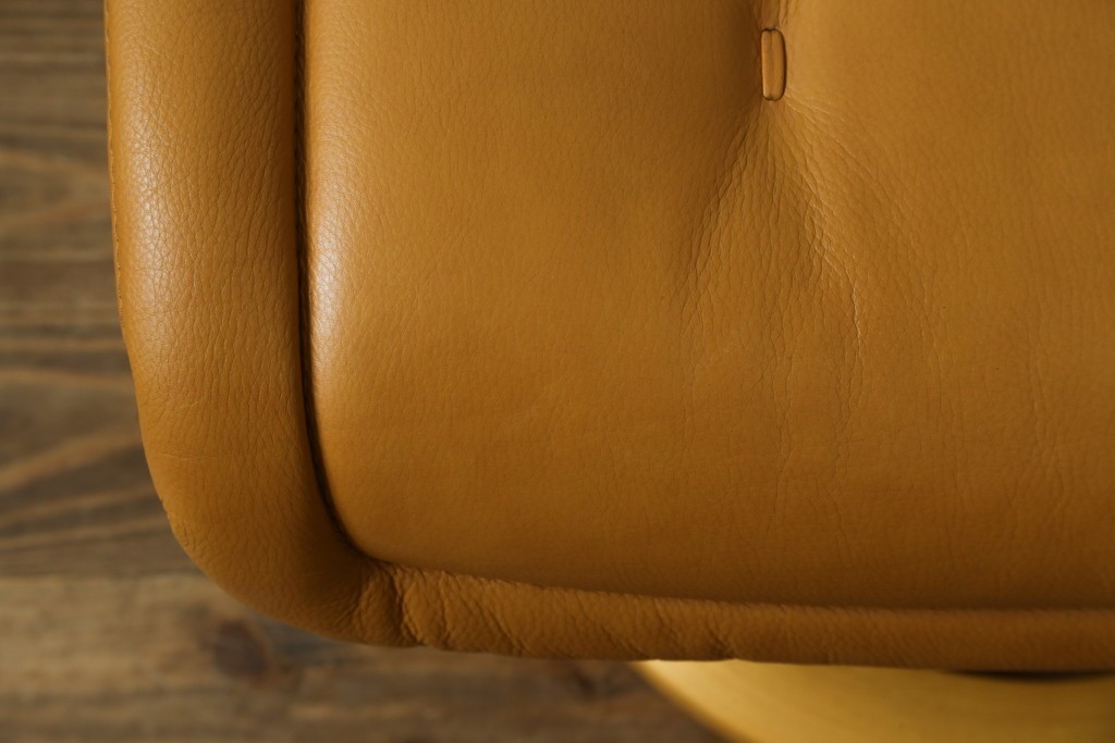 中古　EKORNES(エコーネス)　ロイヤルシリーズ　本革(レザー)　極上のくつろぎの時間を演出するストレスレスチェア+オットマンのセット　定価約46万円　(R-083308)