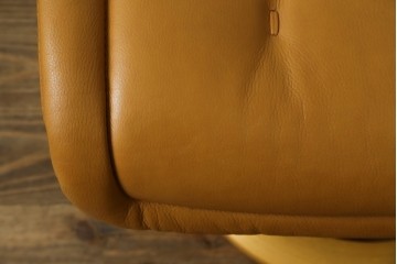 中古　EKORNES(エコーネス)　ロイヤルシリーズ　本革(レザー)　極上のくつろぎの時間を演出するストレスレスチェア+オットマンのセット　定価約46万円　(R-083308)